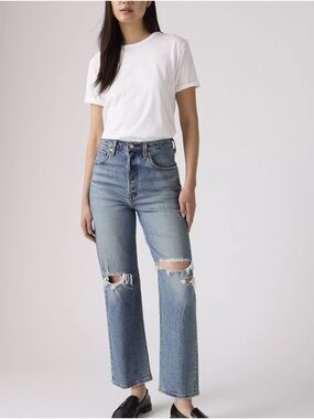 Levi’s ribcage straight ankle size 27- distressed light wash premium denim